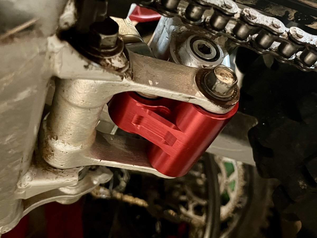 rabbit_George53's tweet photo. CRF125Fに＠takayan_44さん作成の軽量オムスビリンクを装着

組み付けるとチラッと見える切削パーツがかっこいい

ベアリングの組み付けなどはDIYだと難易度高めかな🤔

ある程度の道具と知恵が必要になる

はやく山を走りたい！ https://t.co/15Kxo1pzBF