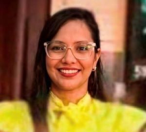 homeroboscan's tweet photo. Un grupo de destacados juristas venezolanos elaboró una lista de jueces serviles al chavismo y violadores de derechos humanos para solicitar su destitución y enjuiciamiento tan pronto entre en funciones el nuevo Tribunal Supremo de Justicia que será nombrado pronto...Esa lista negra la encabeza Alejandra Romero Castillo, de 32 años, hija de uno de esos generalotes chavistas, quien desde 2023 es Jueza Tercera Nacional con competencia en Terrorismo y ha mandado a la cárcel a veintenas de presos políticos inocentes, incluso varios con penas máximas de 30 años, entre estos, el yerno del Presidente Edmundo González, Rafael Tudares...Alejandra Romero ingresó a la magistratura por influencias políticas con apenas 21 años, sin la menor experiencia, y se convirtió en la jueza más plegada al terror de Diosdadoi Cabello y Nicolás Maduro...Por esos "servicios", en 2023 sustituyó a Aquiles Vera y ejecutó juicios expres contra 45 presos políticos, 13 de los cuales recibieron penas de 30 años...Alejandra Romero ha sumido en el dolor a muchas familias venezolanas y pronto recibirá una buena dosis de su medicina de terror.