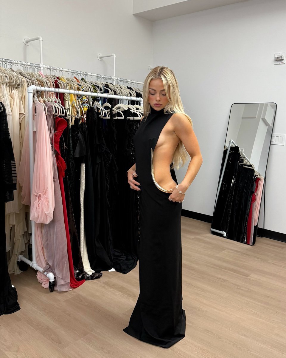 SairoDK's tweet photo. Wearing a dress like that in public without a bra and panties... whore is begging to get fucked 😫🍆💦 https://t.co/kqwBaCaavj