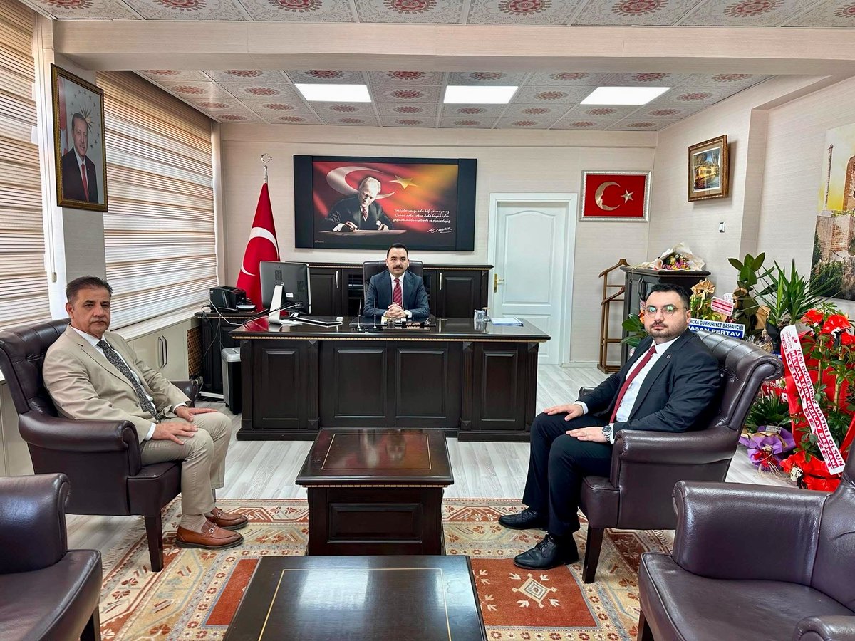 HilvanDevlet's tweet photo. Kaymakamımız Sn. Zafer Şahin, nazik ziyaretleri, iyi dilekleri ve değerli istişareleri için İlçe Sağlık Müdürü Dr. Recai Ölmez ve Başhekim Dr. Ömer Faruk Çiçek’e teşekkür etti.
@hilvankaymakam @sanliurfaism https://t.co/8E9t8FBPnB