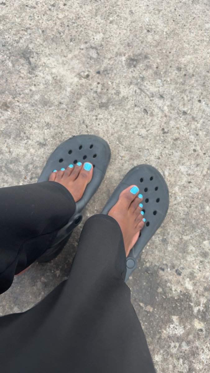 secretbeatboxer's tweet photo. This color looks so good on me, don’t you think so? #feet #feetfetısh #feetsellers #feetworshi̇p #bubbles
#freshlydone https://t.co/O3xiJuSn7s
