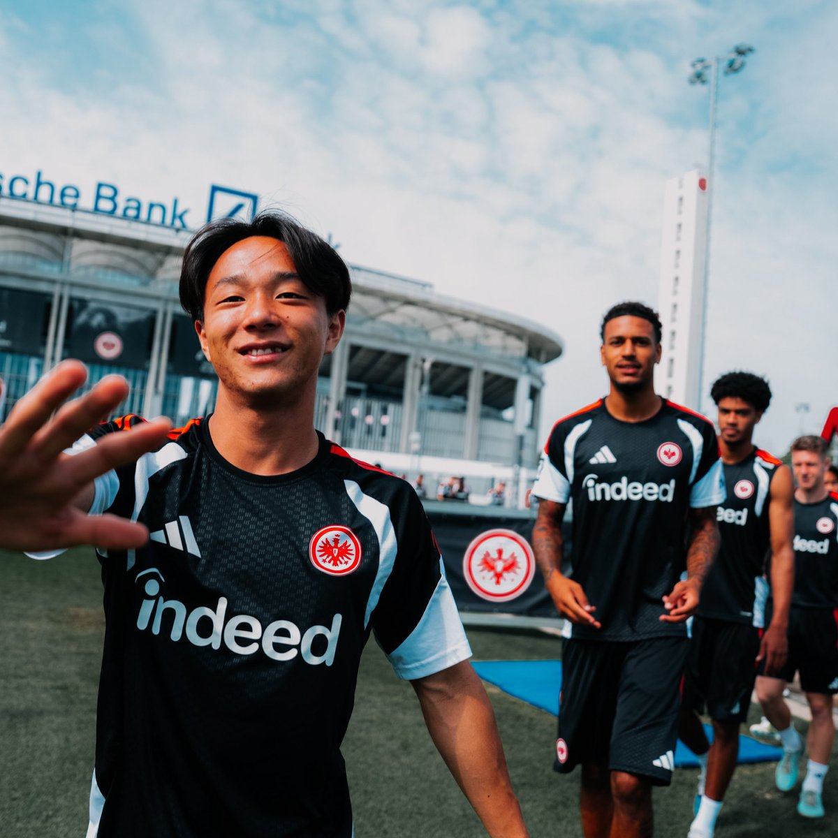 eintracht_jp's tweet photo. シーズン開幕前に、#堂安律 選手、#小杉啓太 選手、#神代慶人 選手への質問を募集します🦅🇯🇵

コメントまたは引用ポストでぜひ教えてください✨

※ 誰への質問か分かるように「堂安選手へ」「小杉選手へ」「神代選手へ」と記載をお願いします

たくさんのご参加、お待ちしています🙌

#SGE https://t.co/skCLob8v1P