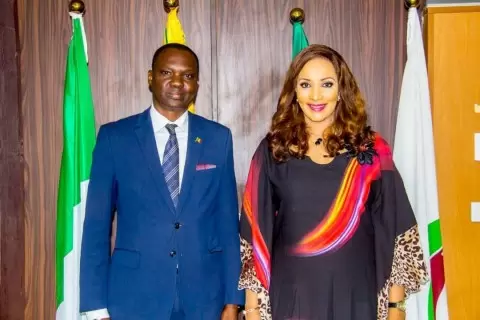 BrisesduNiger's tweet photo. Abuja et #Bamako renforcent leur coopération bilatérale https://t.co/5U3YxguQkz