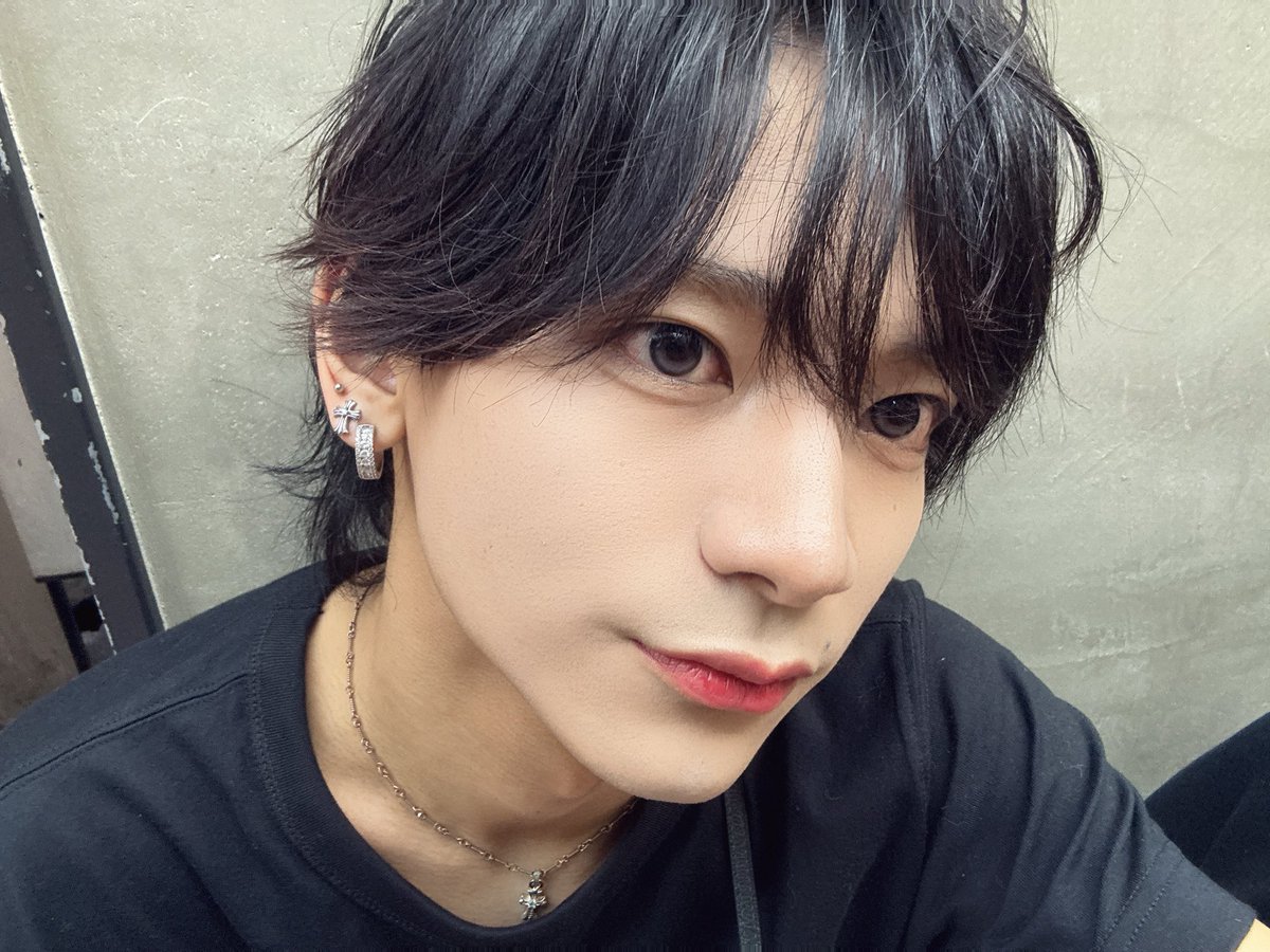 Kanato_Chrono's tweet photo. 本日ライブありがとうございました😻

愛憎撮可の日でしたーー‼️お披露目してからはじめての撮可、ちゃんととれたかなー🫵🏻snsいっぱいのっけていーからねー😸

もーあつくて外歩けません、まじで熱中症だけはきをつけてください🌞

次は明日、秋葉原です！夜遅めです！mcなしのライブおたのしみに😉💛 https://t.co/0xy8cgoAmS