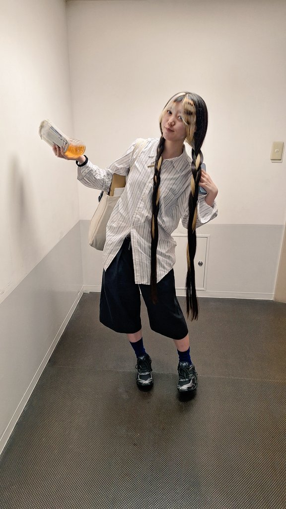 Cut_Color_1483's tweet photo. マカロンさんの初ブリーチ&amp;トリートメントを担当させて頂きました❗

伸ばしていた前髪も短く✂️、三毛猫風になるように、元の色を残しながらのデザインカラー♪
さらに可愛く、大大大変身です！

お安くブリーチしてみたい方など、ぜひご相談ください♪ https://t.co/YHarN11PpR