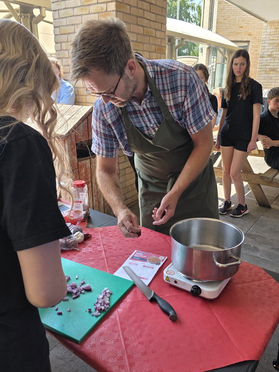 LearnWithMCS's tweet photo. Matt from Aramark is with us today, teaching Sixth Form students survival cooking https://t.co/cx4btqEcYH