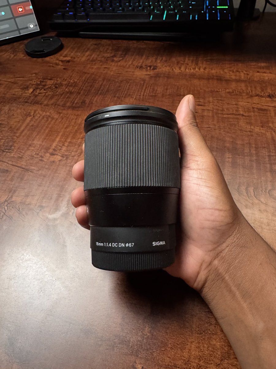 aymnxan's tweet photo. للبيع 

 Sigma 16mm Sony - 1000

Stand Rode - 450 

300 - شاشه 27 IPs LG

ستاند جداري 100 ستاند بس واحد ثاني انباع 

كيبورد مغناطيسي سرعته 0.2 200 https://t.co/1AlxZcl07j