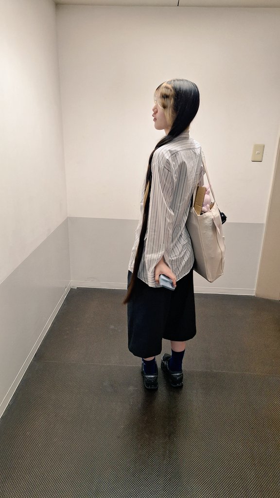 Cut_Color_1483's tweet photo. マカロンさんの初ブリーチ&amp;トリートメントを担当させて頂きました❗

伸ばしていた前髪も短く✂️、三毛猫風になるように、元の色を残しながらのデザインカラー♪
さらに可愛く、大大大変身です！

お安くブリーチしてみたい方など、ぜひご相談ください♪ https://t.co/YHarN11PpR