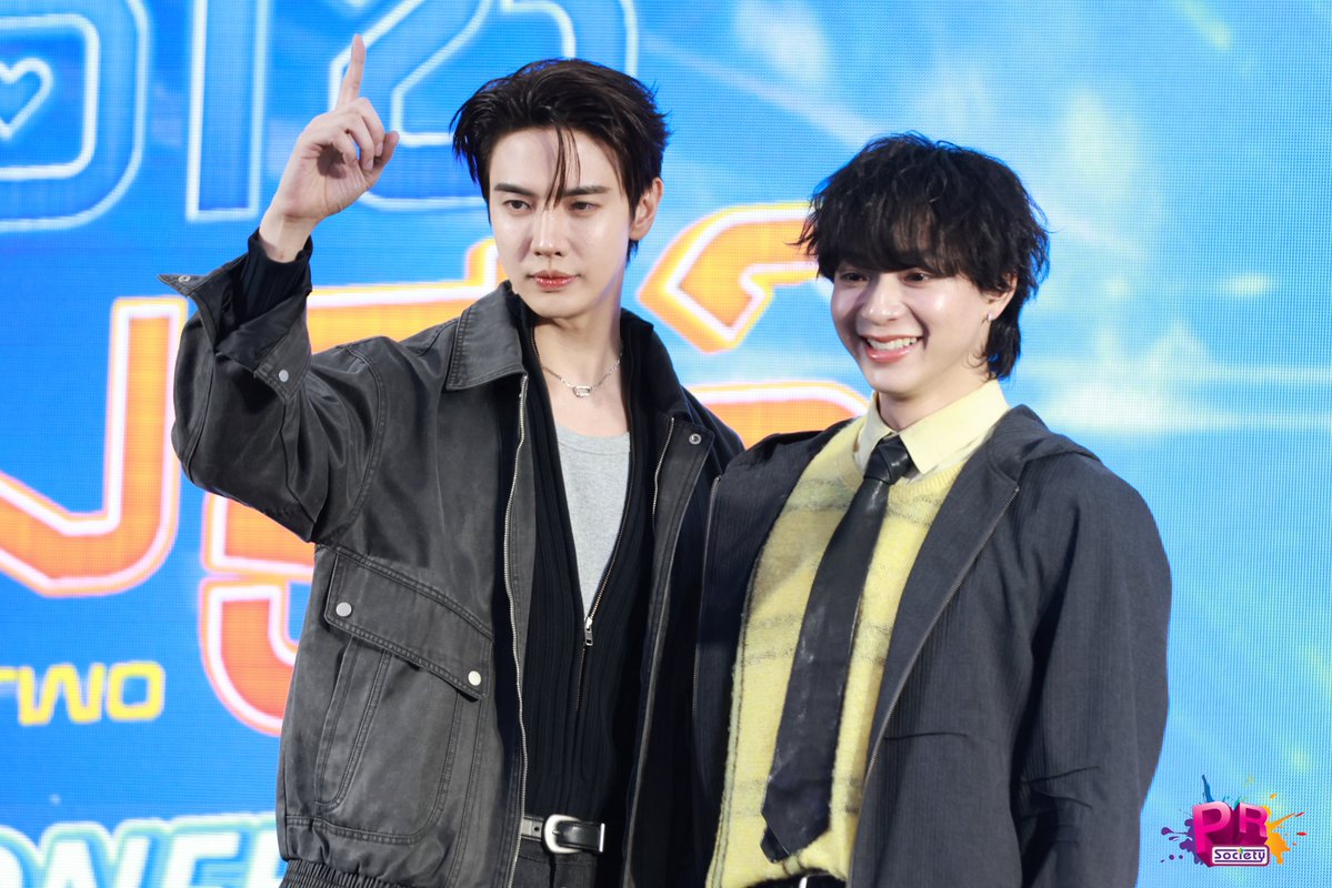 PRSocietyNews's tweet photo. ซีรีส์แนวอีสปอร์ตที่ทุกคนรอ "แม็กกี้ - บาส" ในงานเปิดตัวซีรีส์ “ซอโซ่ล่ามธีร์ Be My Player Two"

BE MY PLAYER TWO FIRST EP
#ซอโซ่ล่ามธีร์ตอนแรกมาแล้ว 
#MaxkyBas 
#ซอโซ่ล่ามธีร์ #BeMyPlayerTwo
#WeTVOriginal https://t.co/HM4syaeMaw