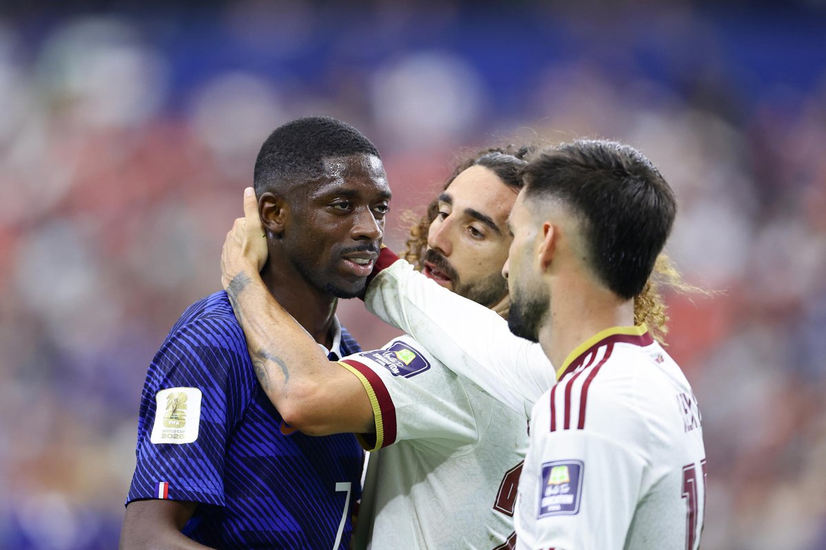 MadridSports_'s tweet photo. ‼️🇫🇷 Ojo a esto que cuenta @lequipe 

En el descanso del Francia-España, Ousmane DEMBÉLÉ reciminó a Didier Deschamps y a sus compañeros que la presión del equipo estaba siendo DESCOORDINADA

Hubo una DISCUSIÓN en el vestuario porque el resto de jugadores recriminó a Dembélé que él tampoco estaba jugando bien y que NO estaba en POSICIÓN de hacer ningún reproche