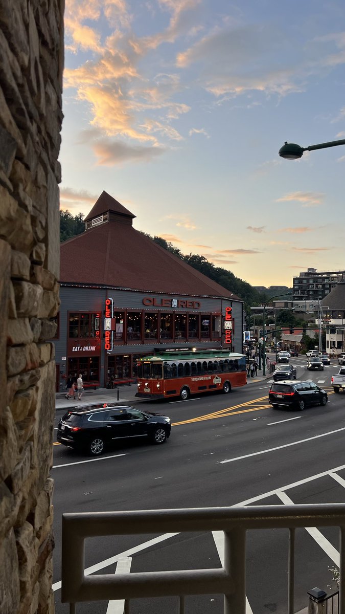 iiiqar's tweet photo. Gatlinburg downtown.
-Anakeesta 🧡 https://t.co/OkDeQP8wFF
