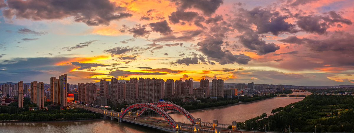yuexia1992's tweet photo. 一城古今，满目云霞。#Chinatravel #Shanxi #Datong #人说山西好风光 #中国古都天下大同 https://t.co/Jg69psmZiL