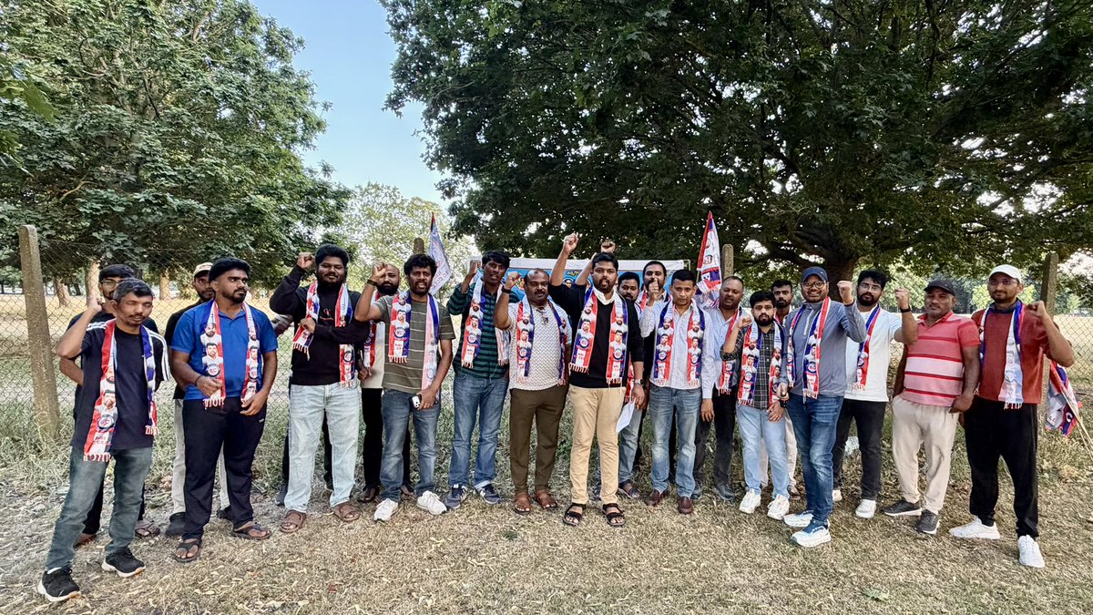 kkdudigama's tweet photo. 𝐏𝐫𝐞𝐬𝐬 𝐍𝐨𝐭𝐞 - 𝐋𝐨𝐧𝐝𝐨𝐧, 𝐔𝐊 🇬🇧: 

లండన్‌లో ఎన్‌ఆర్‌ఐ బీసీ సెల్ ఆధ్వర్యంలో నిరసన దీక్ష

ఎన్‌ఆర్‌ఐ బీసీ సెల్ అధ్యక్షులు శ్రీ దూదిగామ కిరణ్ కుమార్ మాట్లాడుతూ ఫీజుల బకాయిల స్కీమును రద్దు చేయాలనే ప్రభుత్వ కుట్రను వెంటనే విరమించుకోవాలని డిమాండ్ చేశారు.

#nribcmovement https://t.co/ZiZDbYmn6W