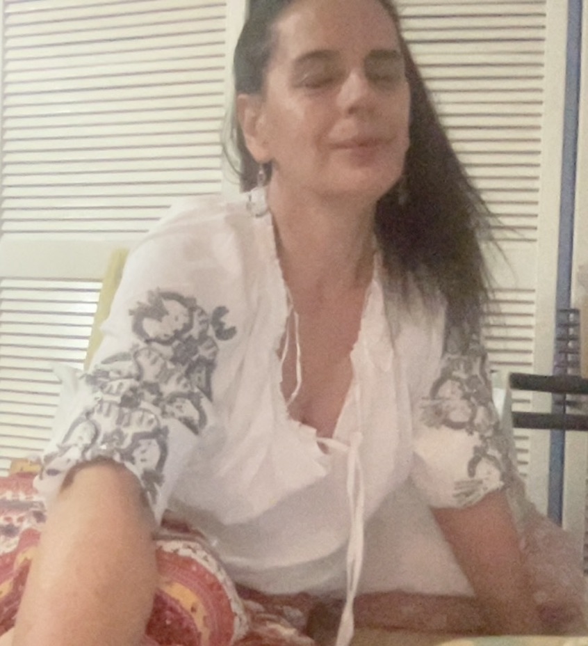 maree78414's tweet photo. 50+ single, manifesting my future billionaire husband who will be joyfully giving me 600million upfront before meeting him, cause he wants the real deal, no BS, no games, no lies, no fake &amp; he prob wants me to zip it 🤐😂 https://t.co/sIXmWqEXlN