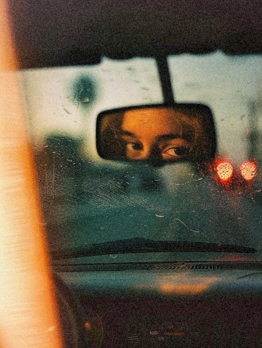 Atardecer_90's tweet photo. “Estar enamorado es, a menudo, algo muy demoniaco, muy posesivo, muy violento, muy destructivo".

            - Iris Murdoch - https://t.co/aXlAxdaUbn