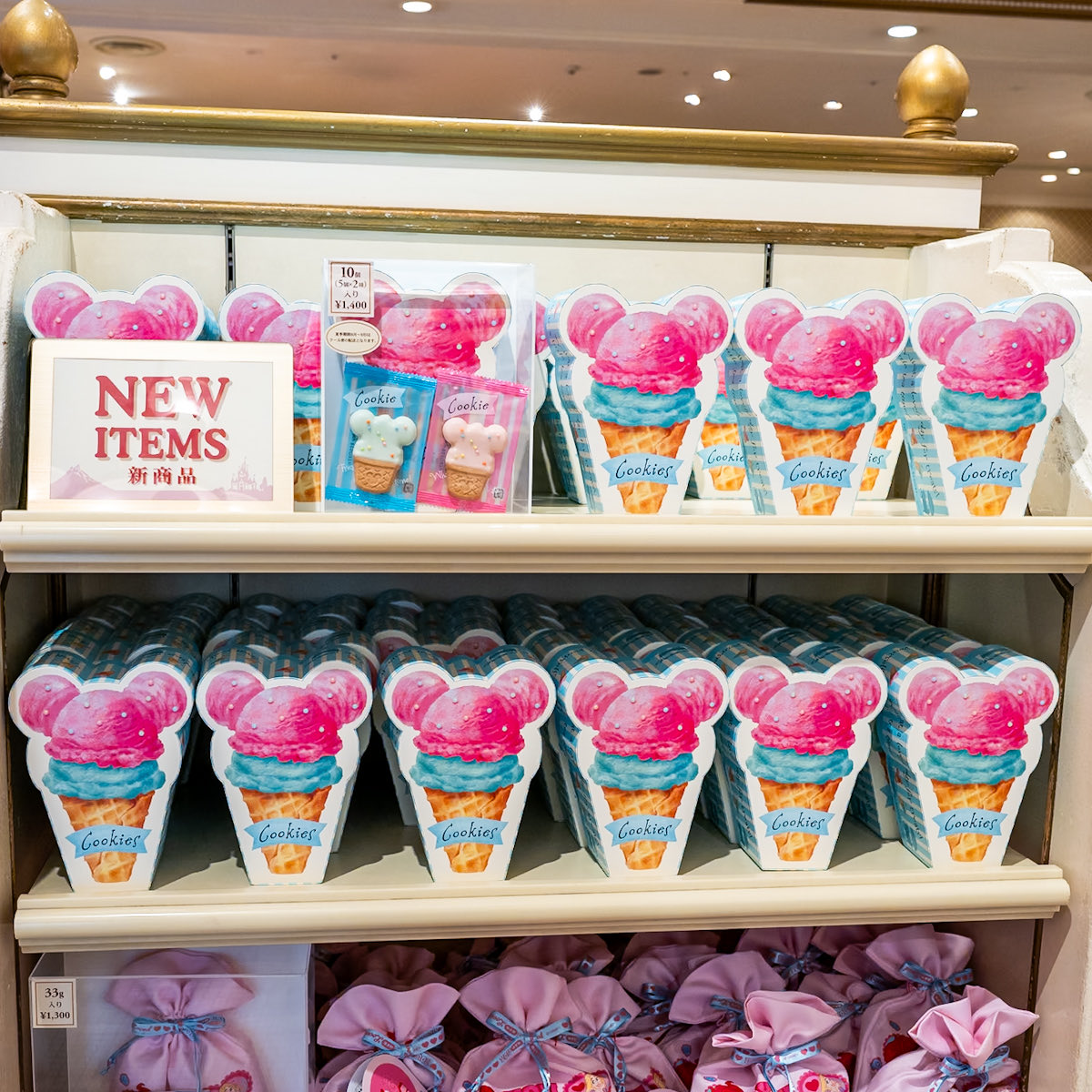 MezzoMikiD's tweet photo. かわいいミッキーアイス型！
東京ディズニーリゾート　
クッキーのお土産
本日7月16日発売☆
https://t.co/LtAKnGsGLF https://t.co/2zT1AjTqtB