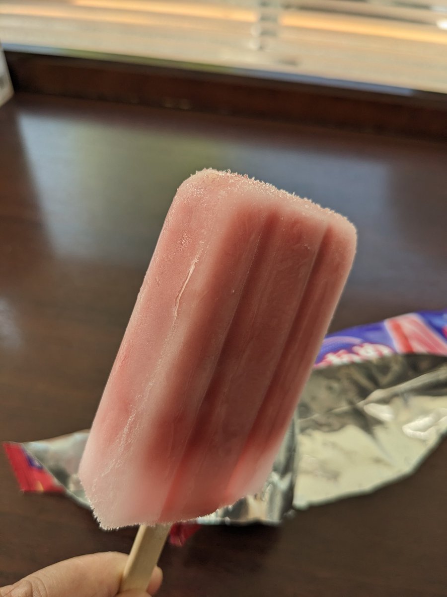 Wandafulsweets's tweet photo. ＃井村屋
さんのアイス
縁日の夜店の味はしませんでした😶‍🌫️
凄く甘いなぁ〜って思いました。ちょっと苦手です😣
#スイーツ好きな人と繋がりたい https://t.co/ZCIgwqQzd9