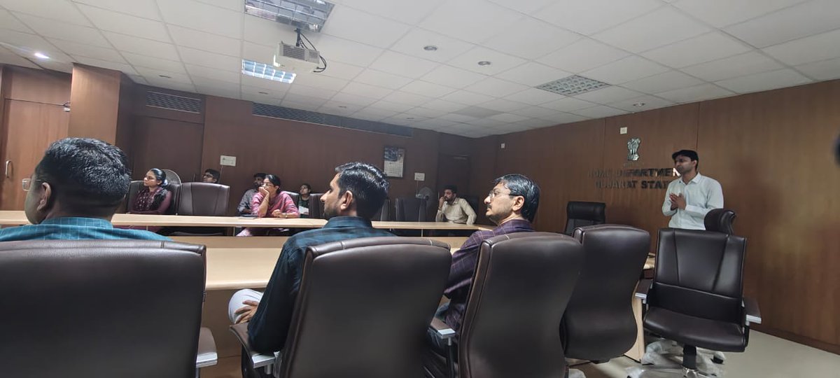 shapmjayma's tweet photo. The #PMJAYGujarat State Team conducted a training session on the #GCard for #HomeDepartment officials at Sachivalaya, #Gandhinagar, covering eligibility, registration and cashless #healthcare benefits.
#PMJAY #PMJAYMA #AyushmanBharat #HealthForAll
@AyushmanNHA @Sunil_Barnwal https://t.co/yHq3W3TD0G