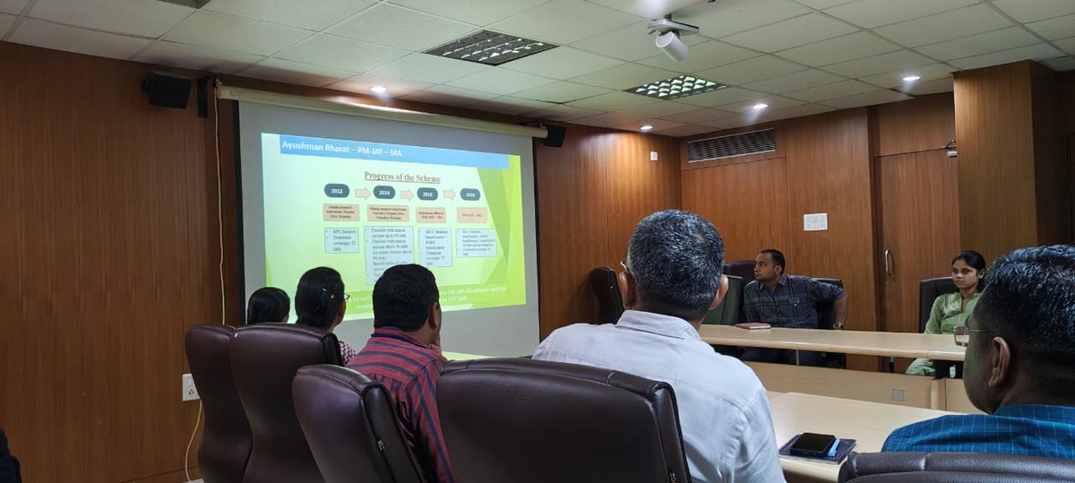 shapmjayma's tweet photo. The #PMJAYGujarat State Team conducted a training session on the #GCard for #HomeDepartment officials at Sachivalaya, #Gandhinagar, covering eligibility, registration and cashless #healthcare benefits.
#PMJAY #PMJAYMA #AyushmanBharat #HealthForAll
@AyushmanNHA @Sunil_Barnwal https://t.co/yHq3W3TD0G