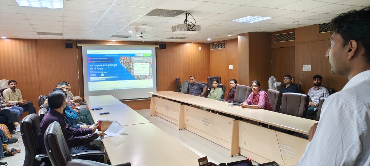 shapmjayma's tweet photo. The #PMJAYGujarat State Team conducted a training session on the #GCard for #HomeDepartment officials at Sachivalaya, #Gandhinagar, covering eligibility, registration and cashless #healthcare benefits.
#PMJAY #PMJAYMA #AyushmanBharat #HealthForAll
@AyushmanNHA @Sunil_Barnwal https://t.co/yHq3W3TD0G