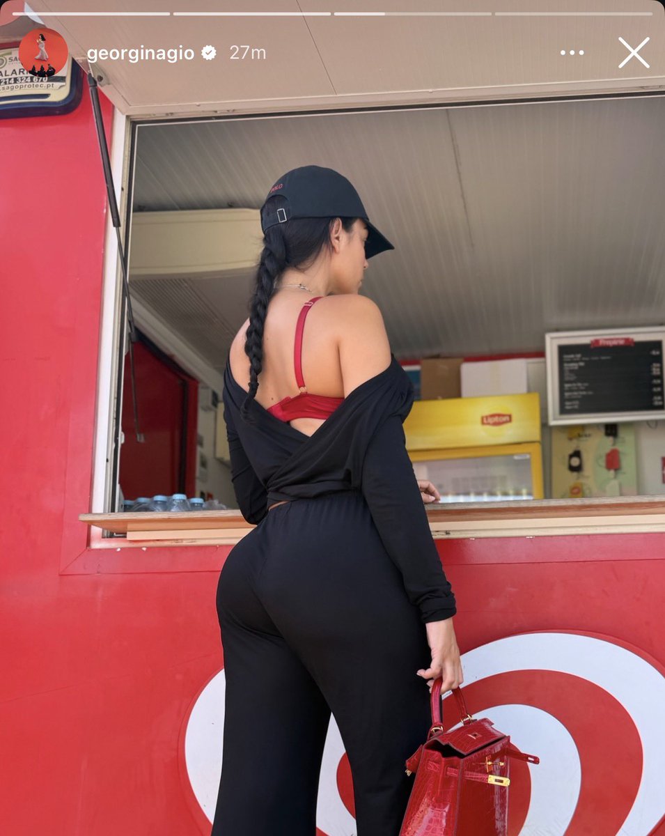 TouchlineX's tweet photo. 🚨📲 𝗡𝗘𝗪: Georgina (Ronaldo’s fiancée) on Instagram. https://t.co/kWNYPBEdfd