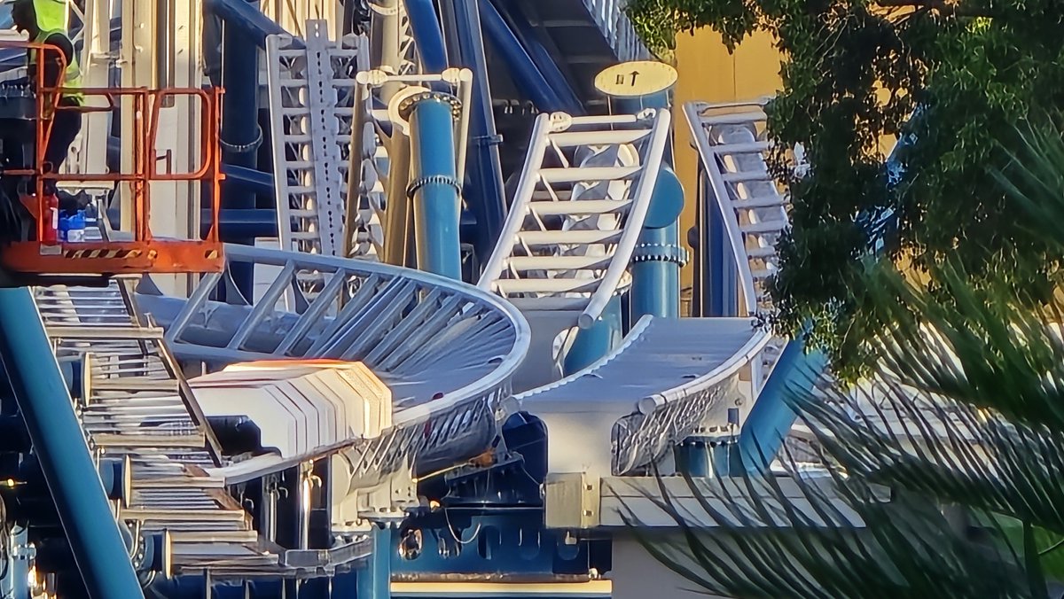 Midway_Mayhem's tweet photo. - Fast &amp; Furious Hollywood Drift morning update -

The second piece of ttwck for thr switch is in. Turn leading into the s-bend is complete. The structure by the stage is getting beefy. For some reason the Berlin wall has been removed. https://t.co/eMDBkwkga8