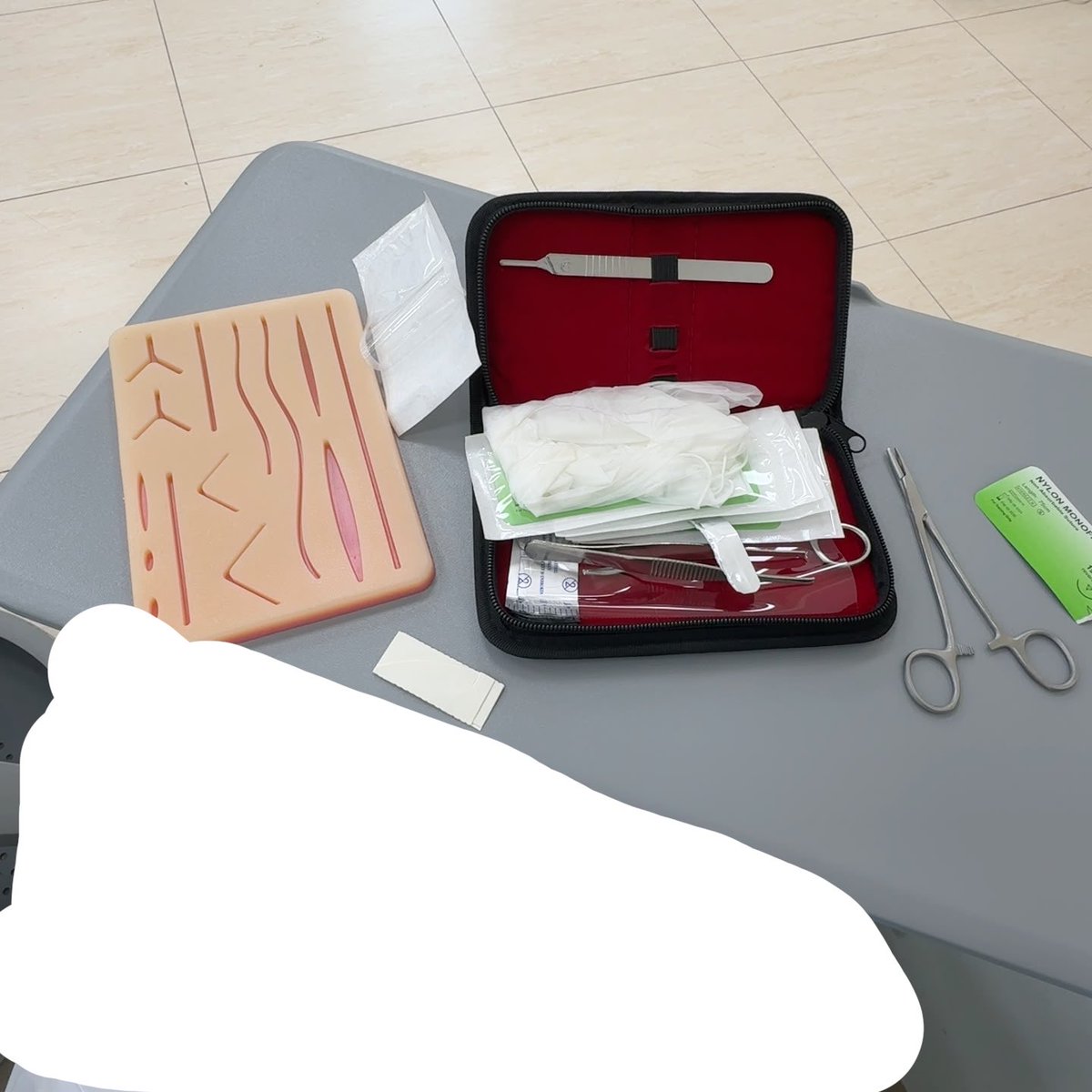 dr_hs_'s tweet photo. Suturing workshop ✨ https://t.co/yfHEcR375f