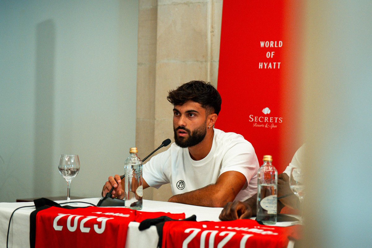 RCD_Mallorca's tweet photo. El acto de presentación de los 4️⃣ primeros fichajes en el Secrets Mallorca Villamil de World of Hyatt ❤️🖤 https://t.co/3Wrsv4P7vo