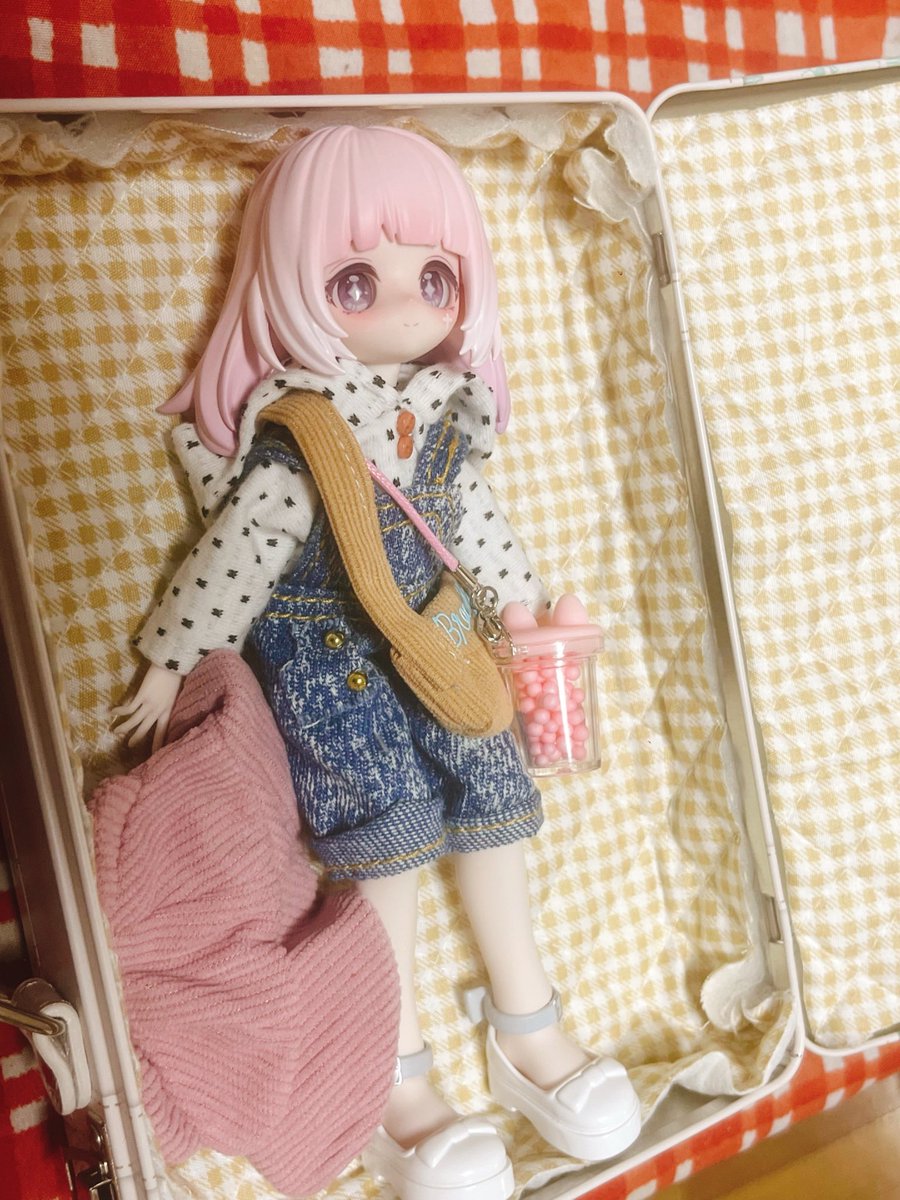 majime_pla_trpg's tweet photo. 夏のカルディトランク缶、ゲットして来ました〜！

今回はこんな感じでいこうと思います！
薄めのシートスポンジを採用。缶自体が薄くなってることもあって、十分中のドールちゃんを抑えてくれます。

#ブラインドドール https://t.co/oLta4gKs6b