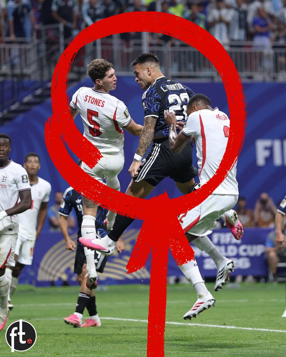 Footballtweet's tweet photo. 🇦🇷 Argentina's winner was a reminder that height alone means very little in football when it comes to crosses into the box.

England had four defenders standing at:

▪️ John Stones — 188cm
▪️ Ezri Konsa — 183cm
▪️ Marc Guehi — 182cm
▪️ Dan Burn — 201cm

And yet, the decisive header came from Lautaro Martínez, who stands at just 174cm.

It was a perfect illustration that in the penalty area, timing, a world class delivery, movement and positioning often matter far more than physical stature.
