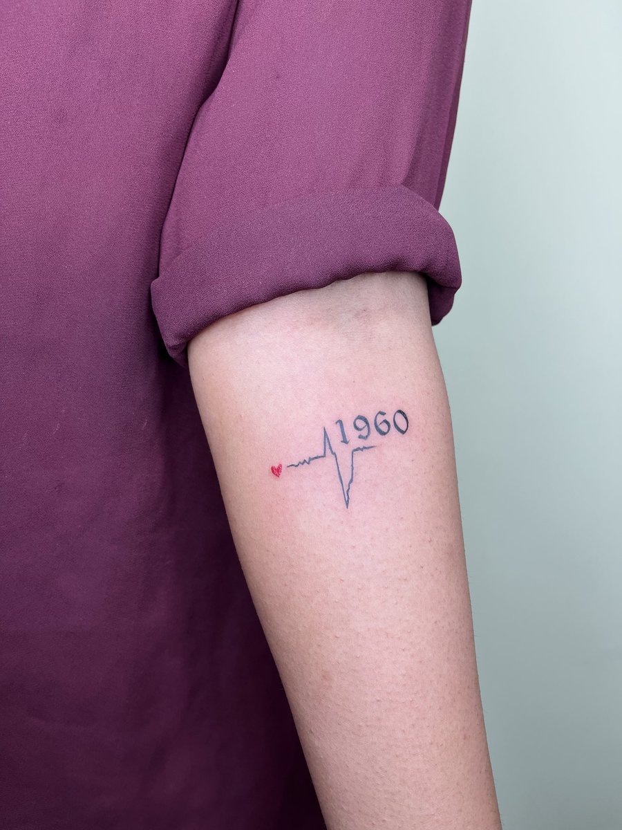 sushmitha4akhil's tweet photo. 1. My Mom’s signature 🥰
2. My Dad’s dob year with his real ECG 🫀beat https://t.co/geAosPyJdF