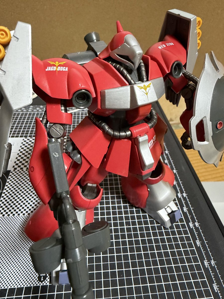 Makopostof's tweet photo. HG5体完成！
HGと言えどかなり時間かかりました😅
今回はクェスドーガの外装部分をシルバーに塗ってみました😊
シールドなど面積の広い部分や曲線のところはムラが出てしまいますね😭
重ね塗りはしたのですが…
次回はもっと頑張ろう😊

＃ガンプラ https://t.co/EM9NOCCnMe