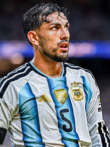 kkkarimponce's tweet photo. Los hinchas de boca no somos conscientes que tenemos a uno de los mejores 5 del mundo jugando para nosotros, si tan solo lo rodearan bien ganamos todo, GRACIAS ETERNAS LEA POR VOLVER encima en que momento volviste, vas a ganar todo estoy seguro. https://t.co/J8xhBHGuDV