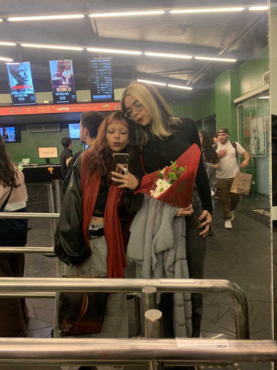 punwsher's tweet photo. 1 ano q sou a sapatona mais feliz do mundo c namorando a mulher mais linda do mundo e vcs nada https://t.co/Z9dxkh3Frn