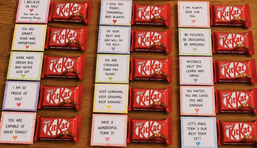 Zamagebe_21175's tweet photo. She is preparing these notes and KitKats for her learners for Term 3.  
When teaching is your passion,🥺the smallest acts leave the biggest impact. https://t.co/8MZboZe16Z