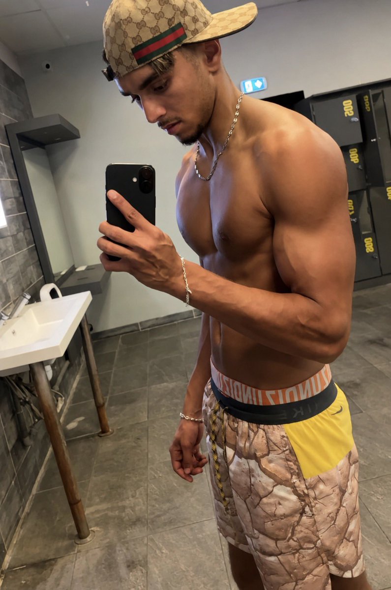 kuwaa682's tweet photo. Trop envie que ce #bogoss #rebeu vienne nous déboîter le boule avec son gros #zeb #circoncis 🔥🍑🍆🥵
#gay #lascars #kiffeur #muscles #monstercock #arab #teub #zob #chibre #grosseteub #grossebite #groszob #groszeb #groschibre #bite #muscles #teamcut #circumcised #xxl #muslim https://t.co/1ZOUAlVCMQ