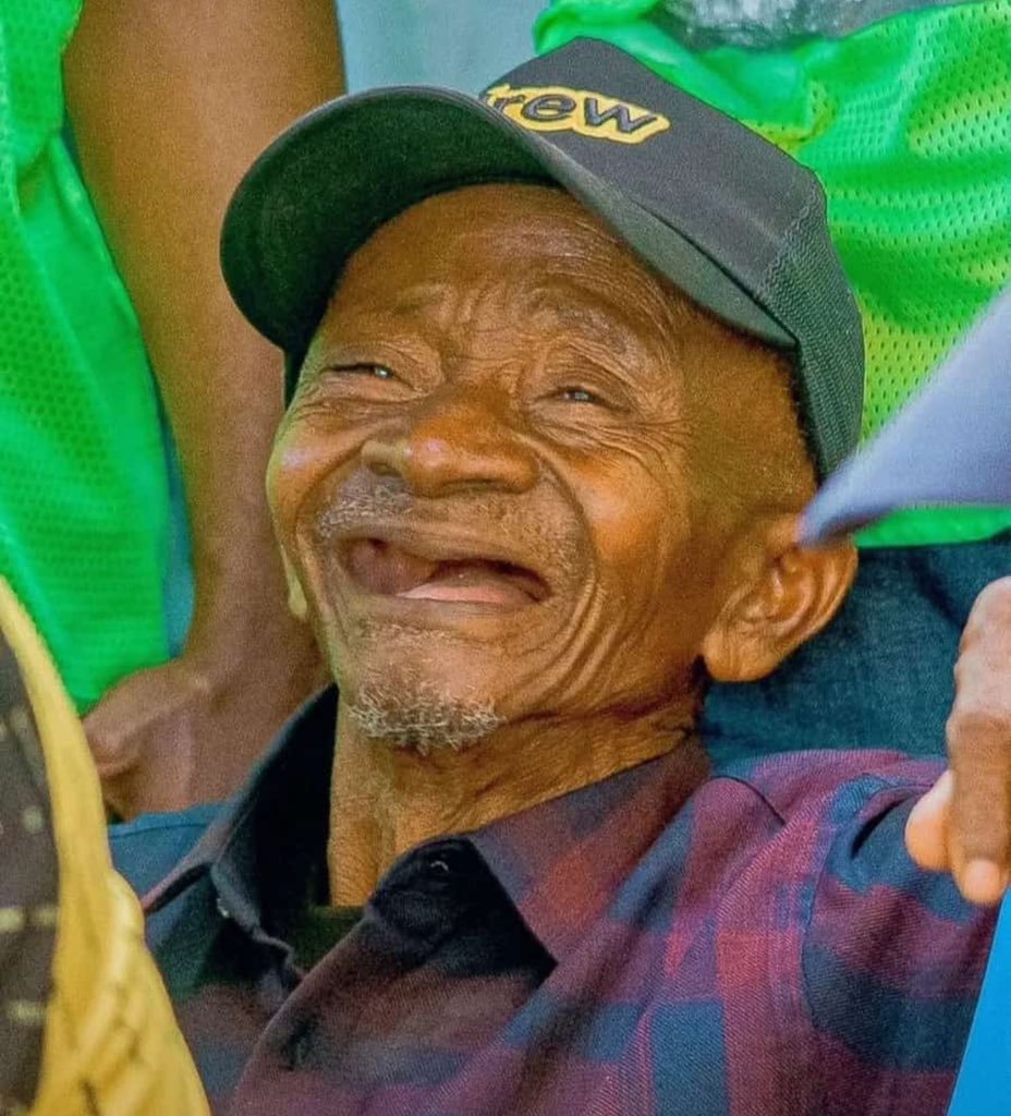 Brain_pro36's tweet photo. "Nilipomtongoza msukuma alisema nilipe kodi ya miezi mitatu ndio nikaichape" 😅 https://t.co/b68HQ9RSVi