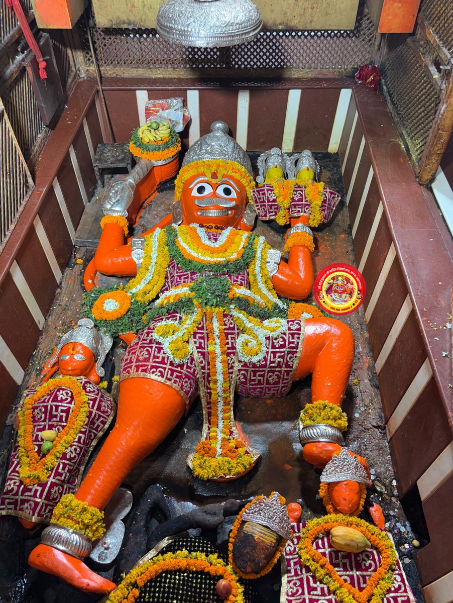 ShriBadeHanuman's tweet photo. आज दिनाँक 16/07/2026 दिन गुरुवार को श्री बड़े हनुमान जी महाराज के सायंकालीन श्रृंगार आरती दर्शन।

  #श्री_बड़े_हनुमान_जी #ShriBadeHanumanJi  #लेटे_हनुमान_जी #Letehanumanji #ankitpujariji #प्रयागराज #officialankit2 #Prayagraj #ShriBadeHanumanJiTemple #sangam https://t.co/wZkMxvx4I9