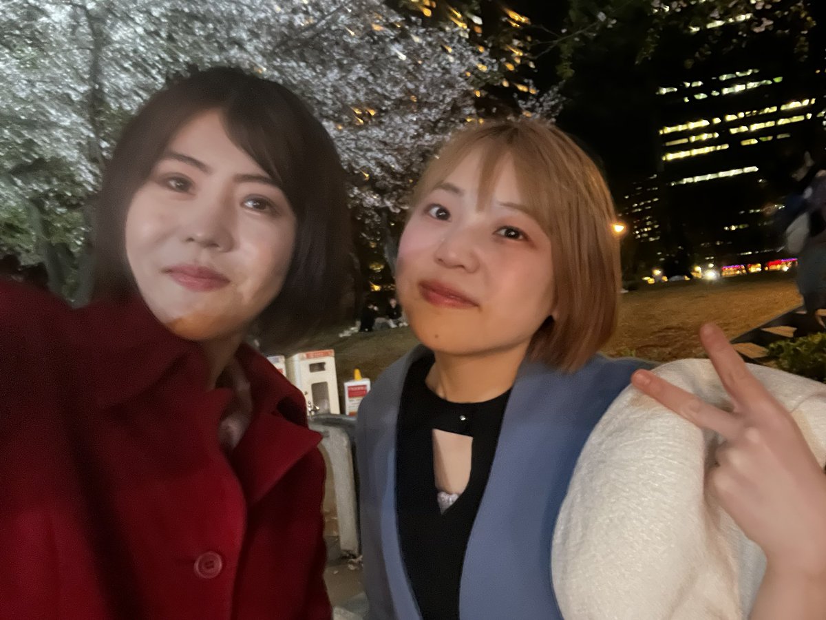 hada3mika's tweet photo. 明日(7/17金)はキングオブコント１回戦
２人で一緒に動きだしてから３ヶ月！！
当時の季節を感じる衣装と背景の桜🌸
私が昨日徹夜で作った新しいネタで🍜
会場をあいるぅらんど色に染めてきます
出番は１部最後のJブロック16時前後 https://t.co/PUIIVs5BBE