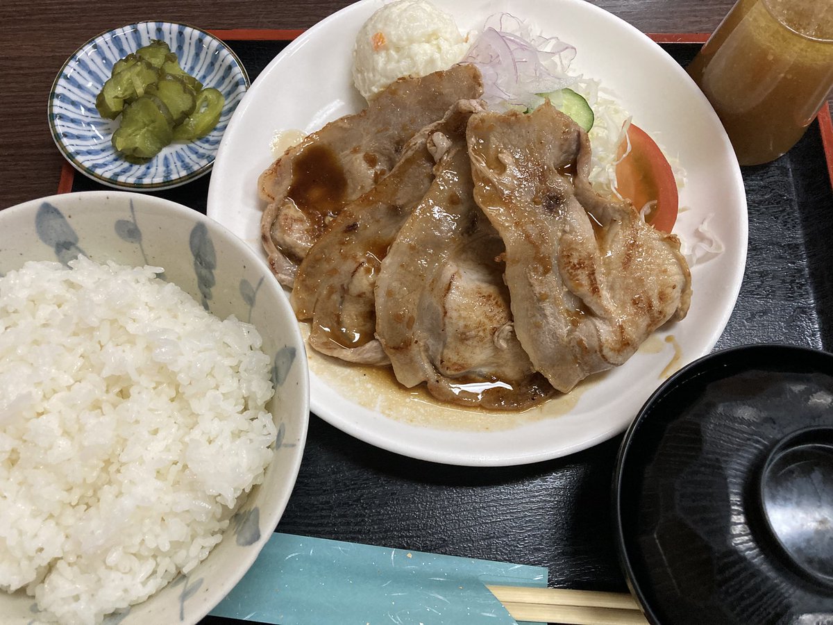 Super_ERUPTION's tweet photo. リバートピア吉岡
道の駅よしおか温泉にある温泉施設。
温泉入ってサッパリしました！
併設のレストランで食事もできます。
レストランの食事券と入館料がセットになった食事券付き入館券がお得です。
上州麦豚生姜焼き定食ご飯大盛りと赤城牛メンチカツをいただきました。 https://t.co/jzVTQwcC9F