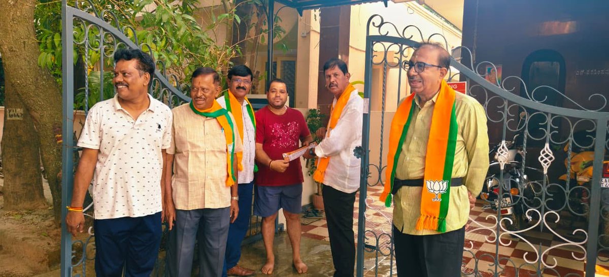 ARavi4BJP's tweet photo. 'ಗುಡ್ ಮಾರ್ನಿಂಗ್ ಬ್ಯಾಟರಾಯನಪುರ' – ಮನೆ ಮನೆಗೆ ಭೇಟಿ, ಮತದಾರರ ಜಾಗೃತಿಯ ಪಯಣ!
ಇಂದು ವಿದ್ಯಾರಣ್ಯಪುರ ವಾರ್ಡಿನ ಹೆಚ್.ಎಮ್.ಟಿ (HMT) ಬಡಾವಣೆಯ 1ನೇ ಬ್ಲಾಕ್ ಹಾಗೂ 2ನೇ ಬ್ಲಾಕ್ ಭಾಗಗಳಲ್ಲಿ 'ಗುಡ್ ಮಾರ್ನಿಂಗ್ ಬ್ಯಾಟರಾಯನಪುರ' ಜನಸಂಪರ್ಕ ಅಭಿಯಾನ ಉತ್ಸಾಹದಿಂದ ನಡೆಯಿತು.

#SpecialIntensiveRevision #SIR #ARavi #ARaviBJP https://t.co/yymvGgPoj2
