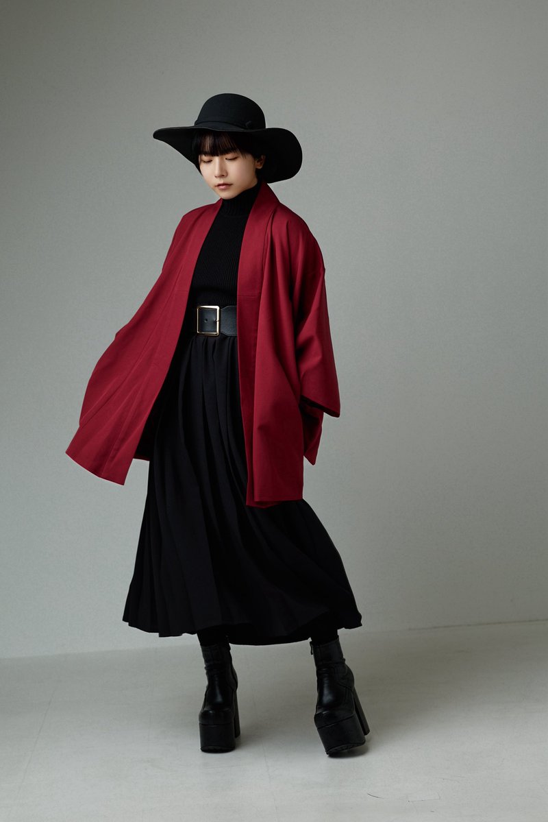 misamaru_kimono's tweet photo. 【お知らせ】
明日17日(金)21時より「半着物 ワインレッド」の再販開始！
身長144〜186cm前後対応の豊富なS〜5Lサイズ展開！
https://t.co/3g9TJweQYX https://t.co/RhqCgiX2bG