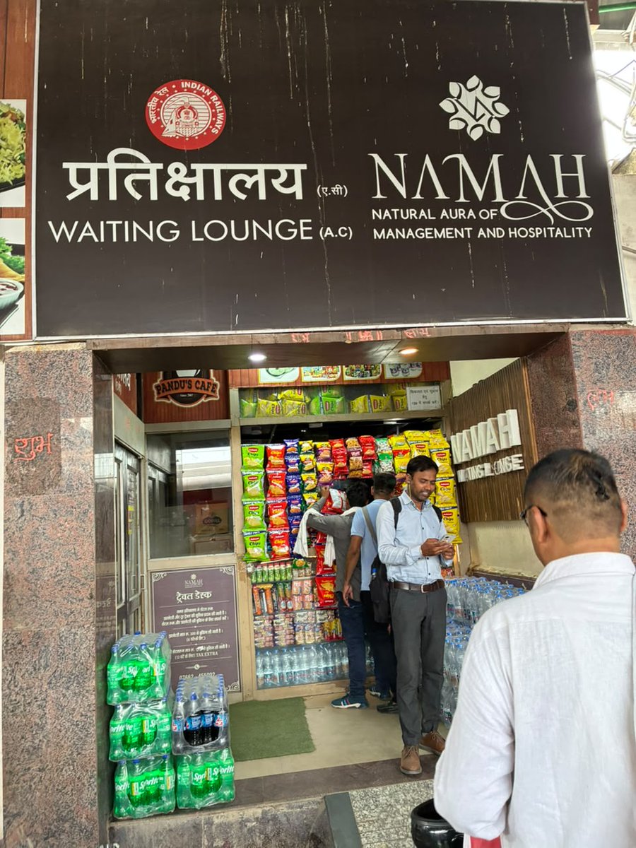 NeerajKunder's tweet photo. Respected @AshwiniVaishnaw Ji @RailMinIndia
At Rewa Railway Station, a Rail Neer vendor charged ₹15 instead of the approved ₹14 per bottle. When I questioned the price, he took away the chilled bottle and gave me a warm one. Please ensure such behaviour is not repeated. https://t.co/PwkyAdfZcT