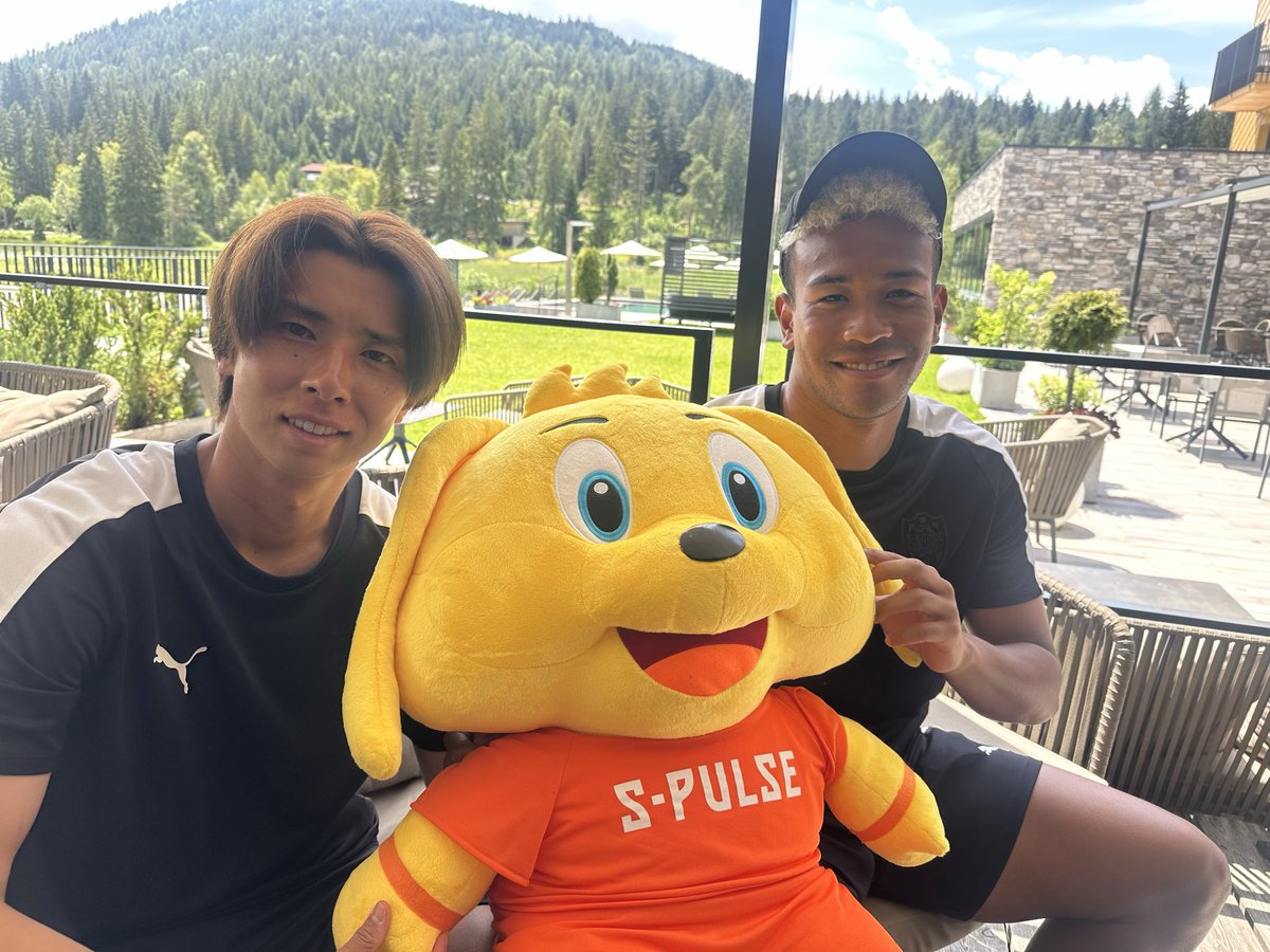 spulse_official's tweet photo. 🟠🏃‍♂️🇦🇹𝘼𝙐𝙎𝙏𝙍𝙄𝘼 𝘾𝘼𝙈𝙋 𝘿𝘼𝙔𝟳

📲 𝗜𝗻𝘀𝘁𝗮𝗴𝗿𝗮𝗺 𝗟𝗜𝗩𝗘配信実施中!!
MCは蓮川選手です☺️😊
まずは住吉選手&藤井選手が出演中!!

選手の皆さんに聞いてみたいことをぜひ、コメント欄で教えてください😊(現地は14:00頃です!!)

※配信環境により、音声や映像が乱れる場合がございます。ご不便をおかけする場合もございますが、あらかじめご了承ください。
#spulse #ONEFAMILY #欧州キャンプ
