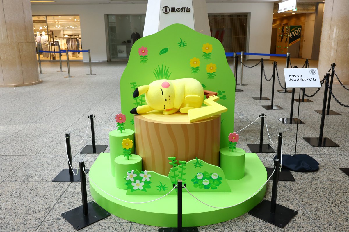 hama_pita's tweet photo. 😴『Pokémon Sleep』3周年記念イベントが開催💤
📍ランドマークプラザ・MARK IS みなとみらい

⚡約90種類のポケモンの寝顔を探す🔍
🎯スタンプを集めるとオリジナルステッカー🎁

📅7/17(金)～8/23(日)
無料で参加できる夏限定イベント✨

詳細（公式）👇 https://t.co/rV4FZyRM53