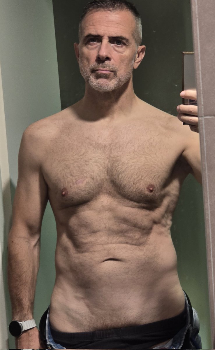 Bootstrap66's tweet photo. In occasione della cifra tonda mi concedo questa facezia. 60 raggiunti, per i prossimi 60 prometto nudo integrale...😊 https://t.co/zDZwu2GE7s