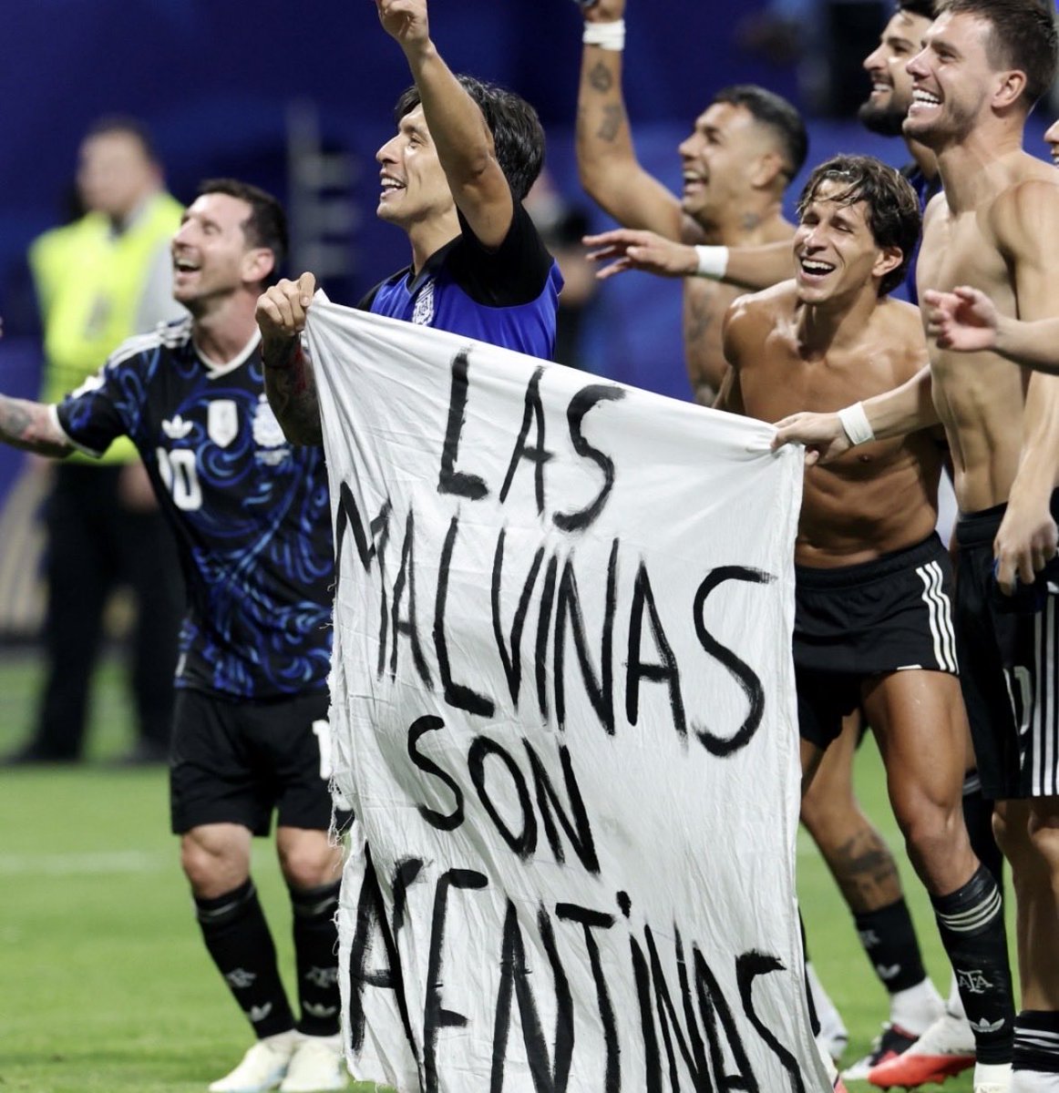 JaviMMunoz's tweet photo. @AleMonteoliva Las Malvinas son argentinas https://t.co/hek6D3ZgoU