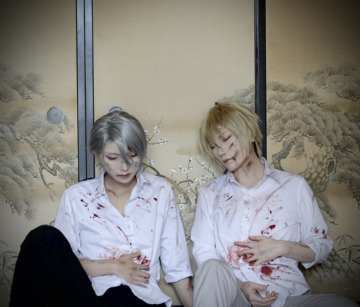 mutsuraki's tweet photo. ※Cosplay
158/96⚠️血糊
【手入れ待ち】

意識を繋ぐための会話。
互いを呼ぶ声。
隣に在るという体温。

96→朝灯 https://t.co/dwO4BA712n