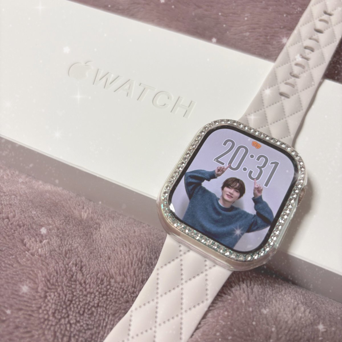 __hsjsn__'s tweet photo. Applewatch入手〜🍎⏱𓈒𓏸
と共に店舗で逃したONの写真〜📷✨
カリスマな深澤さんがこんにちはしてた☀️ https://t.co/P3EggkbylM