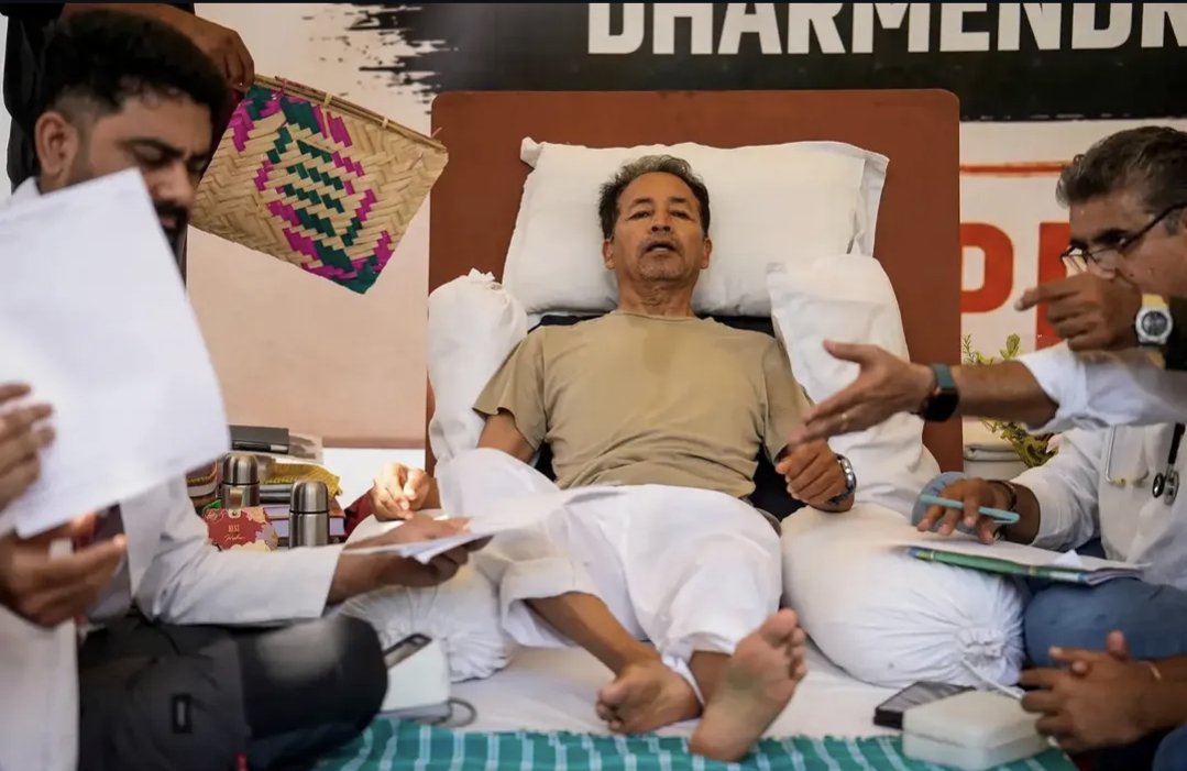 Jayant_R_Patil's tweet photo. ५९ वर्षीय @Wangchuk66 सोनम वांगचुक यांचा आज उपोषणाचा १९ वा दिवस आहे. देशातील युवकांच्या भविष्यासोबत खेळणाऱ्या, प्रश्नपत्रिका फुटण्याच्या बाबीची नैतिक जबाबदारी स्वीकारून संबंधित मंत्रीमहोदयांनी राजीनामा द्यावा, एवढी माफक मागणी श्री. वांगचुक यांची आहे. मात्र, आत्ताच्या मंत्रिमंडळाला कोणत्याही गोष्टीची नैतिक अथवा वास्तविक देखील जबाबदारी घ्यायची नाहीये. 
 
श्री. सोनम वांगचुक यांचे जीवन अमूल्य आहे. त्यांच्यासारख्या व्यक्ती या देशाची संपत्ती आहेत. या निर्ढावलेल्या सरकारसाठी वांगचुक यांनी जीव धोक्यात घालू नये. आपले आमरण उपोषण मागे घ्यावे.

Today marks the 19th day of the hunger strike by 59 year-old Sonam Wangchuk.

His modest demand is that the concerned minister accept moral responsibility and resign over the repeated incidents of examination paper leaks, which have jeopardized the future of countless young people across the country.

Unfortunately, the present government appears unwilling to accept either moral or actual accountability for such serious failures.

The life of Sonam Wangchuk is invaluable. Individuals like him are a national asset. He should not be forced to risk his life for a government that refuses to respond with responsibility. I sincerely appeal to him to withdraw his indefinite hunger strike and preserve his health and life.

#SonamWangchuk #hungerstrike #democracy #educationsystem